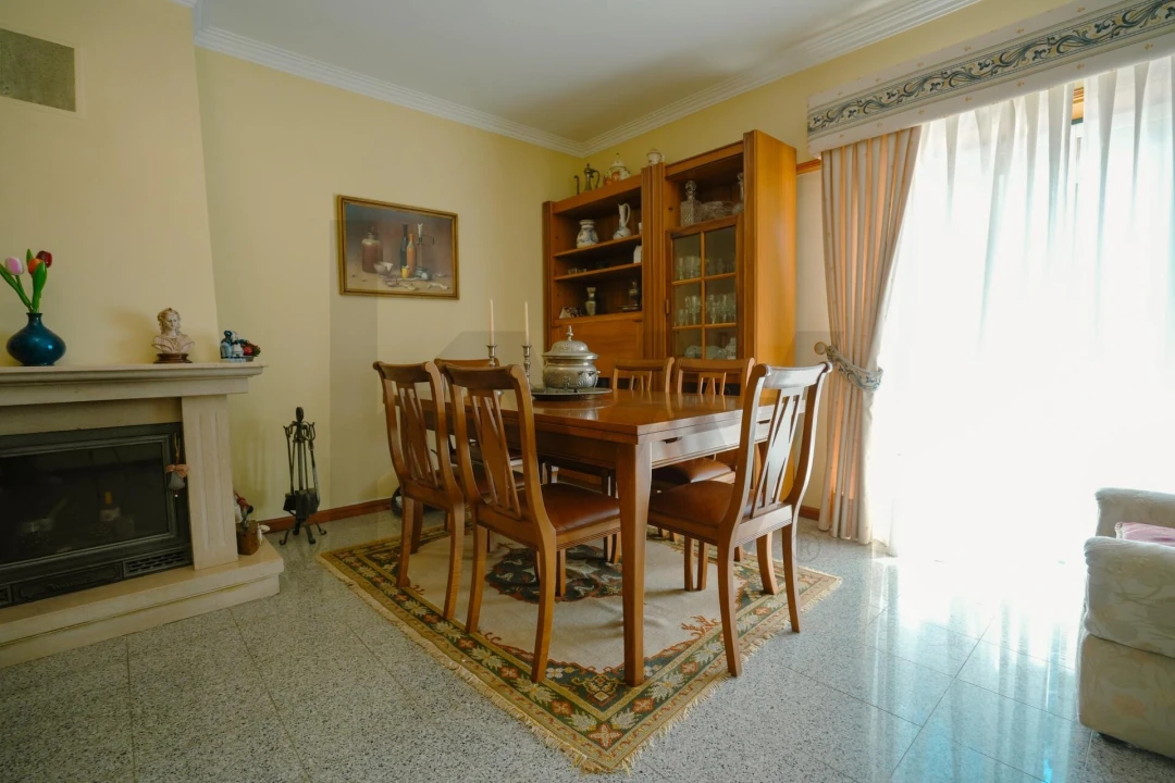 Apartamento T3 para Venda em Charneca de Caparica e Sobreda Foto 2