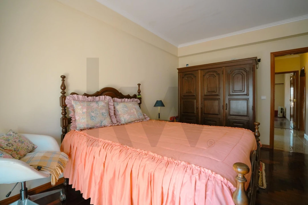 Apartamento T3 para Venda em Charneca de Caparica e Sobreda Foto 16