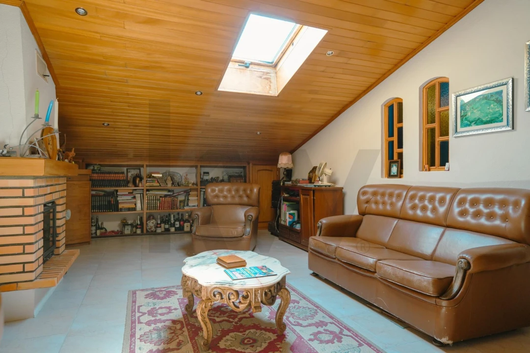 Apartamento T3 para Venda em Charneca de Caparica e Sobreda Foto 22