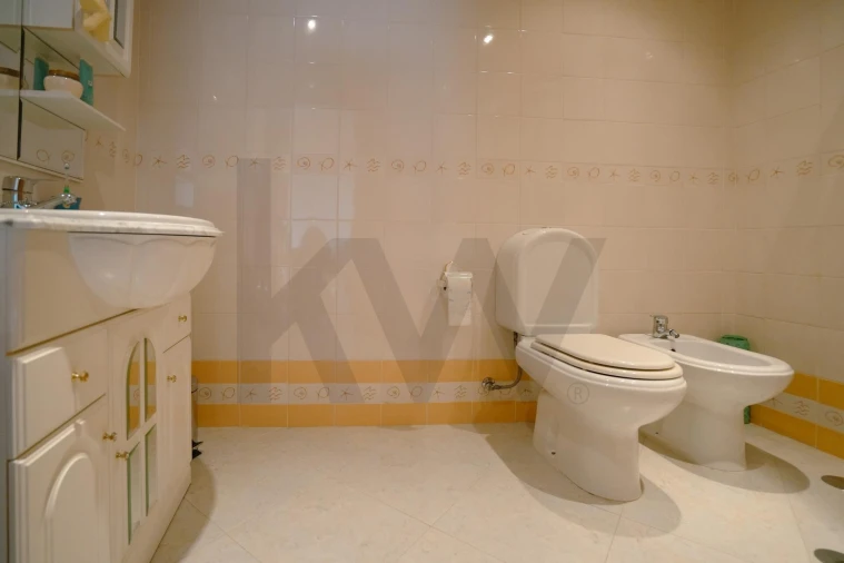 Apartamento T3 para Venda em Charneca de Caparica e Sobreda Foto 29