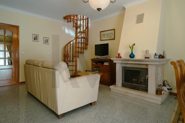 Apartamento T3 para Venda em Charneca de Caparica e Sobreda Foto 4