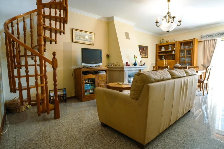 Apartamento T3 para Venda em Charneca de Caparica e Sobreda