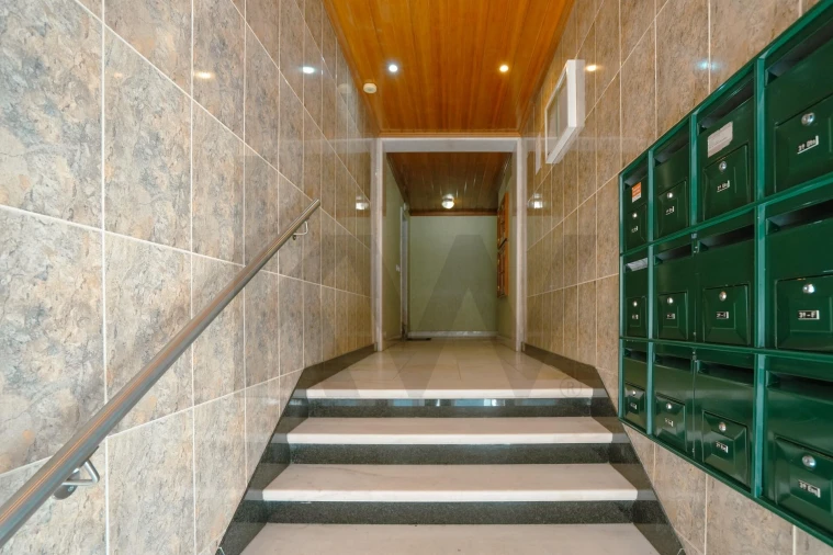 Apartamento T3 para Venda em Charneca de Caparica e Sobreda Foto 44