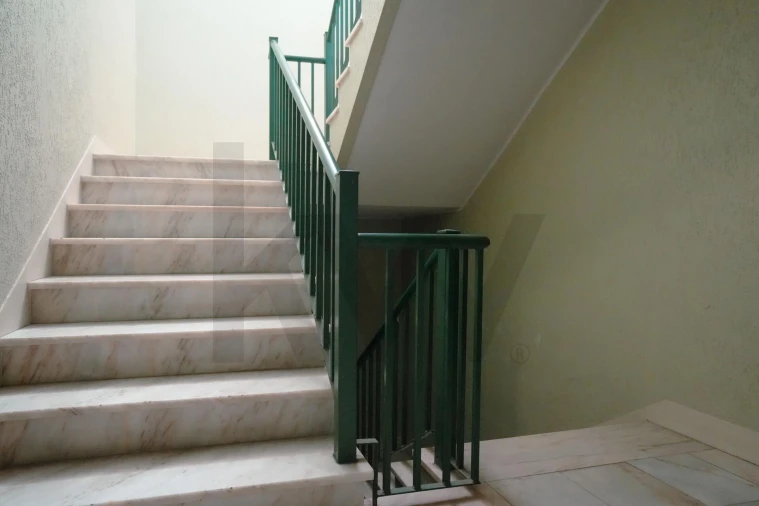 Apartamento T3 para Venda em Charneca de Caparica e Sobreda Foto 35