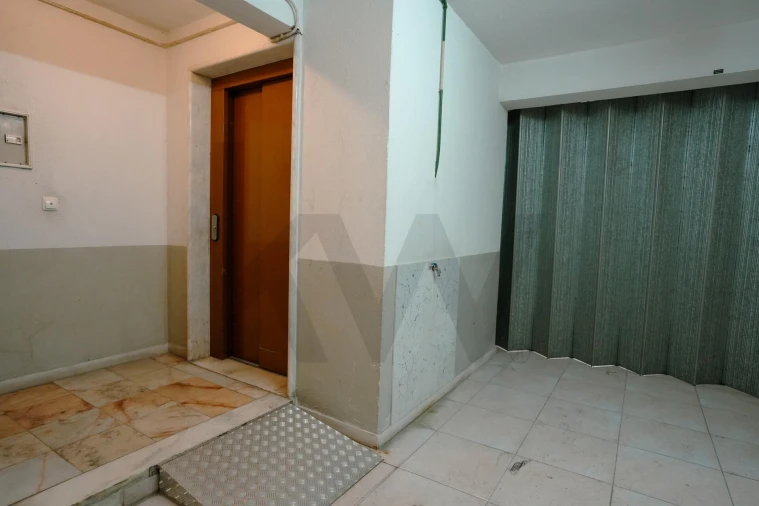 Apartamento T3 para Venda em Charneca de Caparica e Sobreda Foto 40