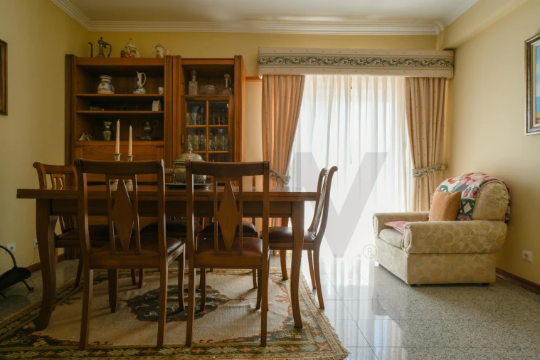 Apartamento T3 para Venda em Charneca de Caparica e Sobreda Foto 3