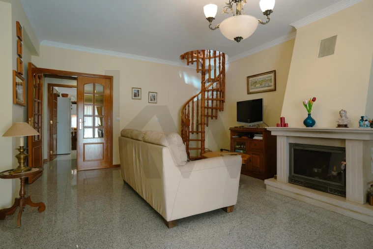 Apartamento T3 para Venda em Charneca de Caparica e Sobreda Foto 6