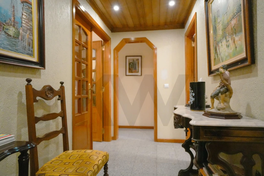 Apartamento T3 para Venda em Charneca de Caparica e Sobreda Foto 32