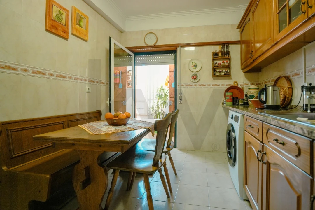 Apartamento T3 para Venda em Charneca de Caparica e Sobreda Foto 9