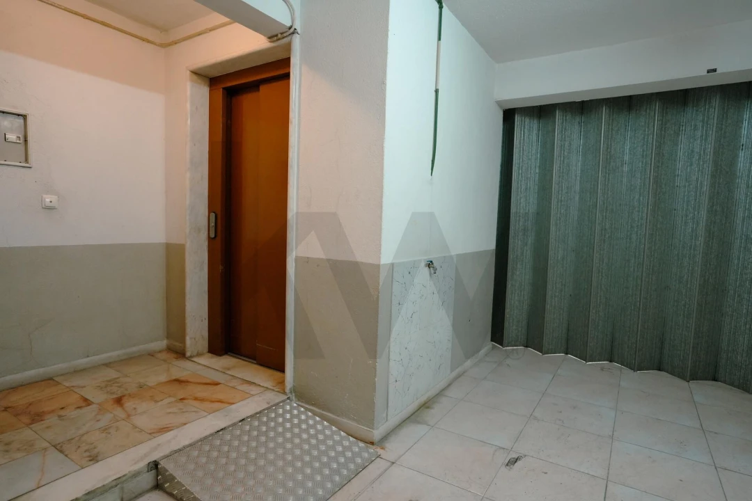 Apartamento T3 para Venda em Charneca de Caparica e Sobreda Foto 40