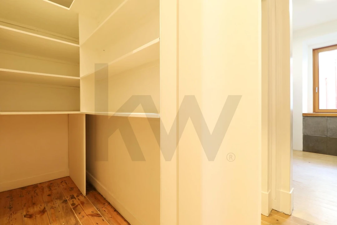 Apartamento T2 para Arrendamento em Misericórdia Foto 14