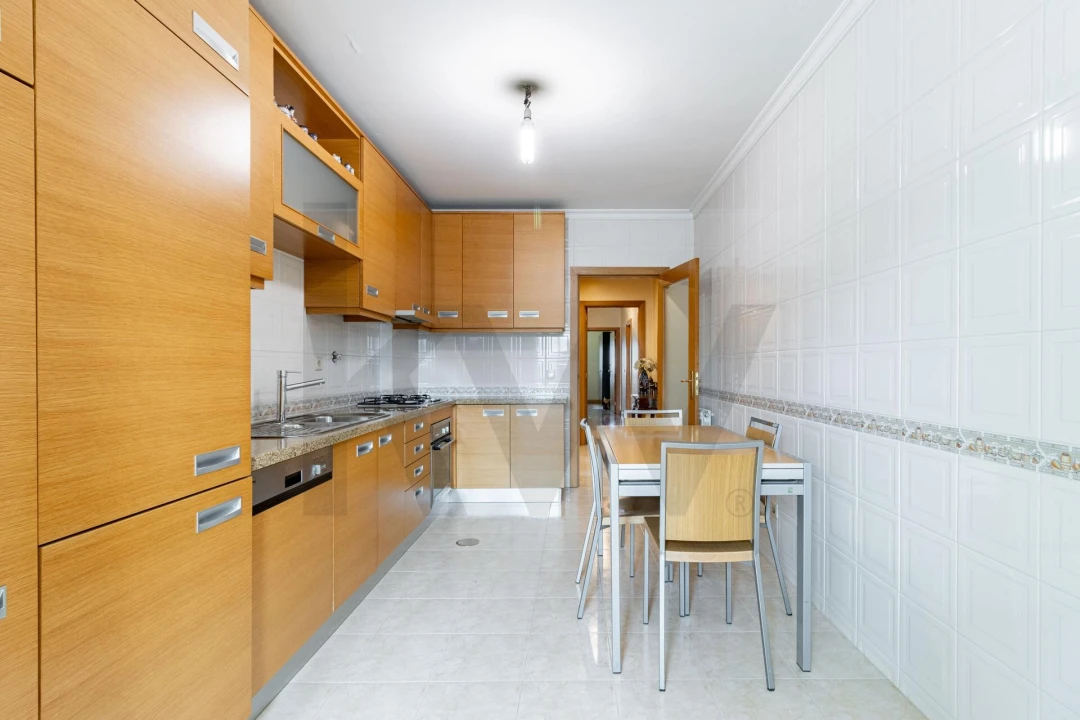 Apartamento T4 para Venda em São João da Madeira Foto 6