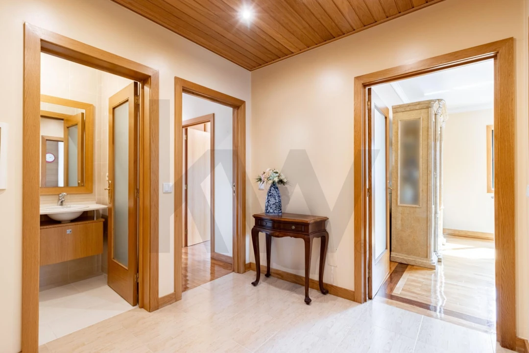 Apartamento T4 para Venda em São João da Madeira Foto 2