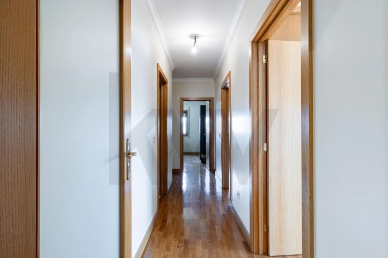 Apartamento T4 para Venda em São João da Madeira Foto 12