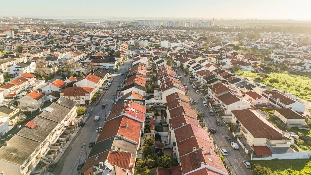 Moradia T2 para Venda em Corroios Foto 8