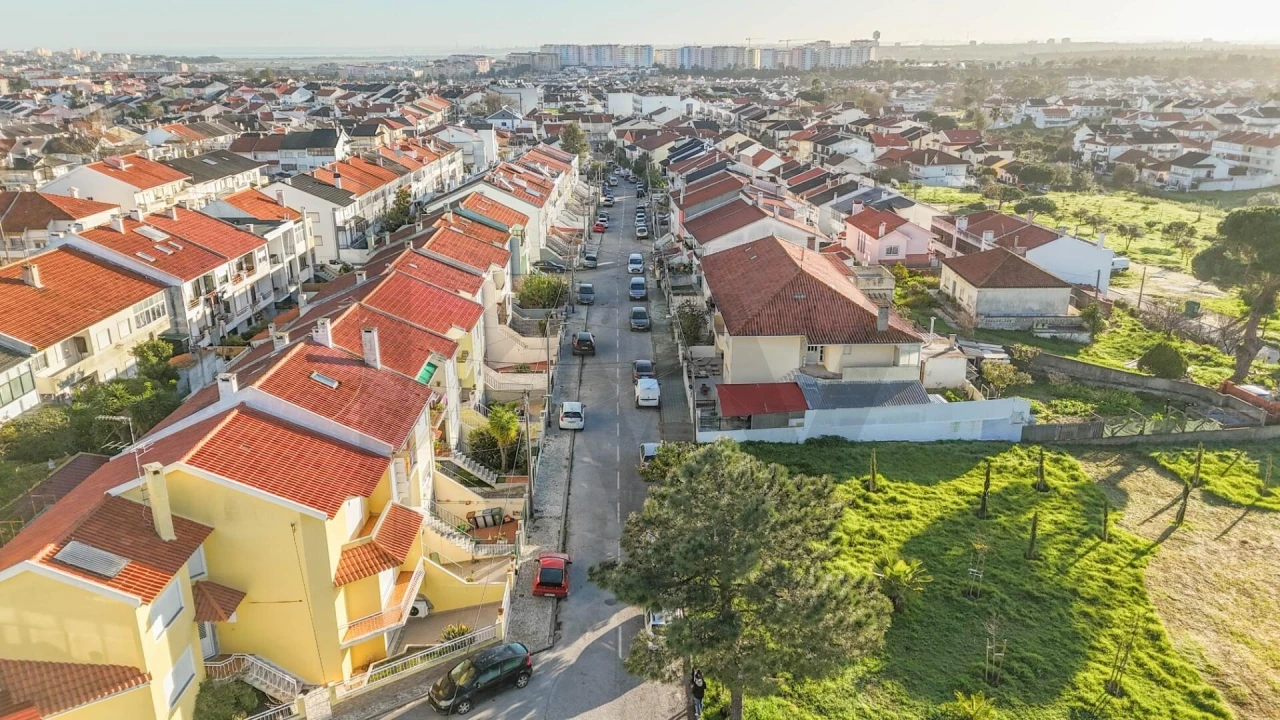 Moradia T2 para Venda em Corroios Foto 14