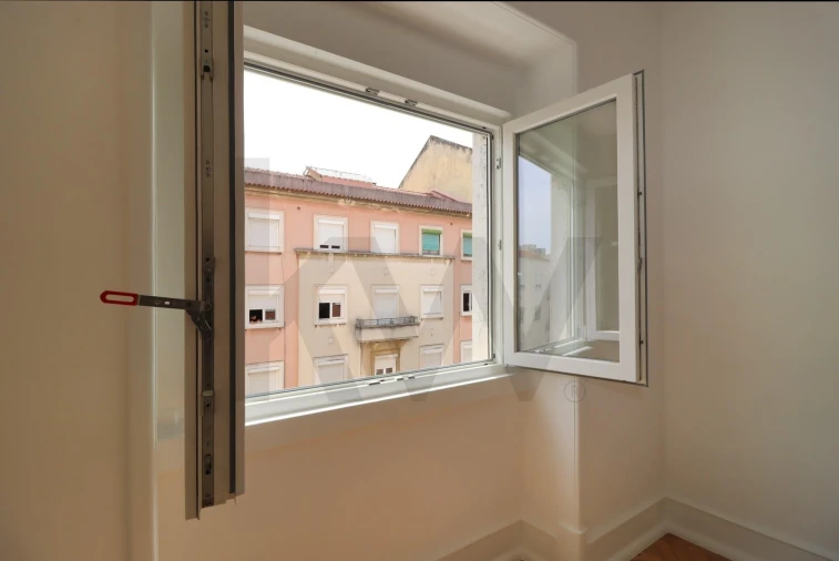 Apartamento T4 para Arrendamento em Areeiro Foto 8