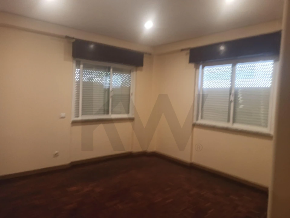 Apartamento T2 para Venda em Rio de Mouro Foto 6