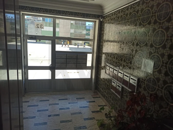 Apartamento T2 para Venda em Rio de Mouro Foto 2