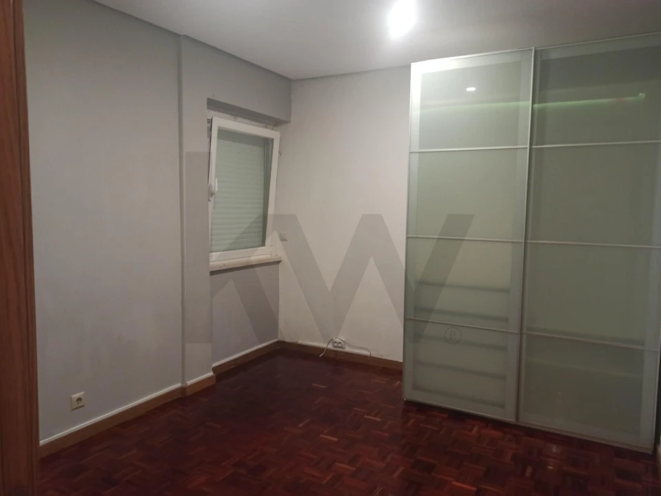 Apartamento T2 para Venda em Rio de Mouro Foto 17