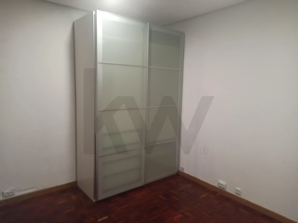 Apartamento T2 para Venda em Rio de Mouro Foto 18