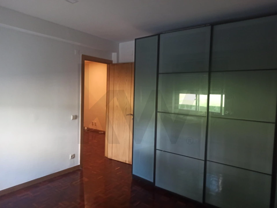 Apartamento T2 para Venda em Rio de Mouro Foto 15