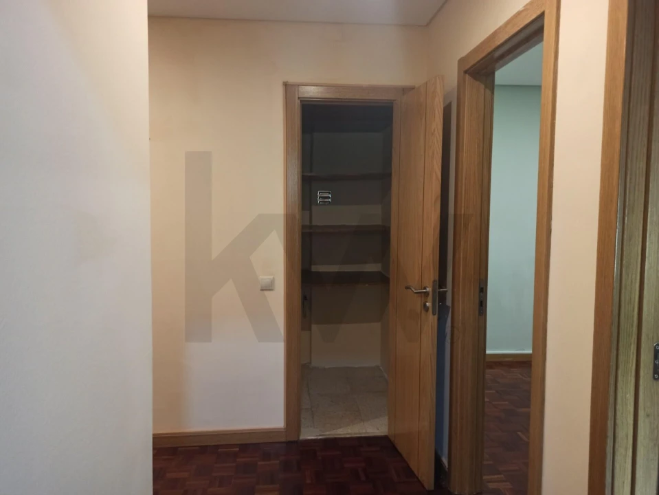 Apartamento T2 para Venda em Rio de Mouro Foto 24