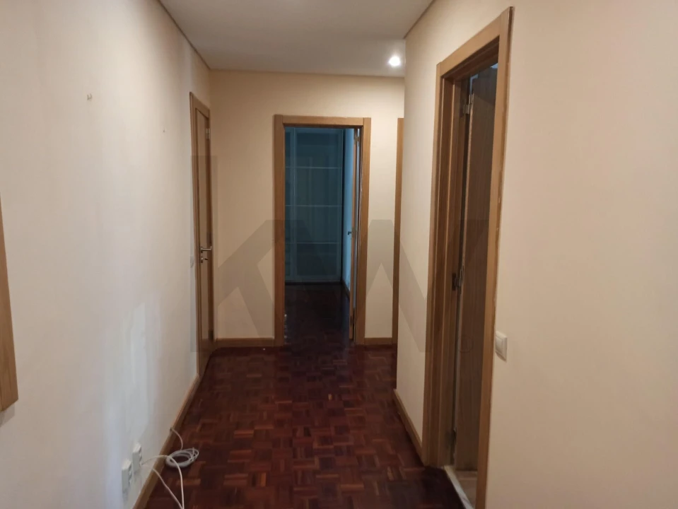 Apartamento T2 para Venda em Rio de Mouro Foto 4