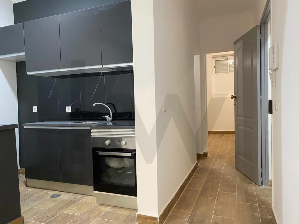 Apartamento T2 para Venda em Campolide Foto 6