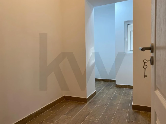 Apartamento T2 para Venda em Campolide Foto 5