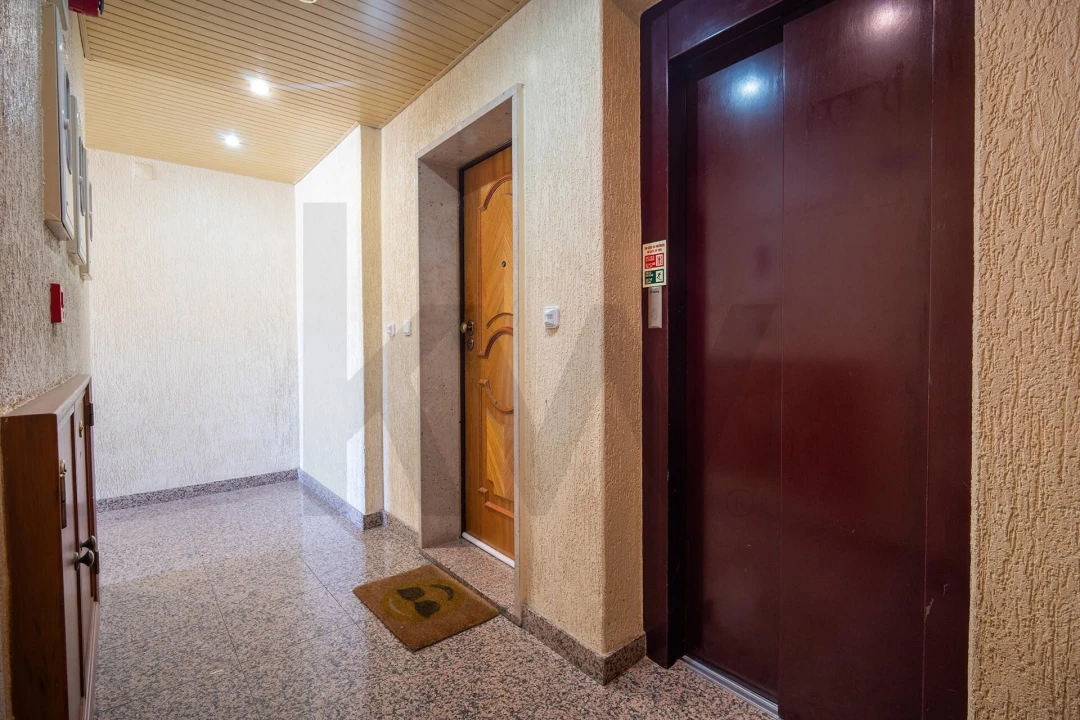 Apartamento T1 para Venda em Rio de Mouro Foto 16