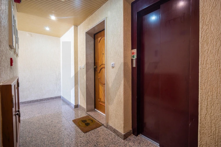 Apartamento T1 para Venda em Rio de Mouro Foto 16