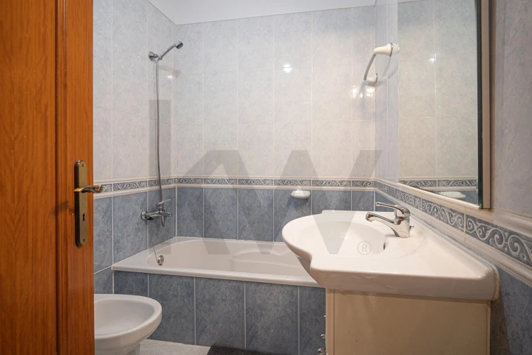 Apartamento T1 para Venda em Rio de Mouro Foto 12