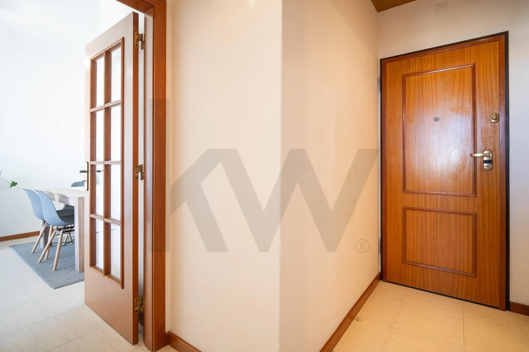 Apartamento T1 para Venda em Rio de Mouro Foto 3