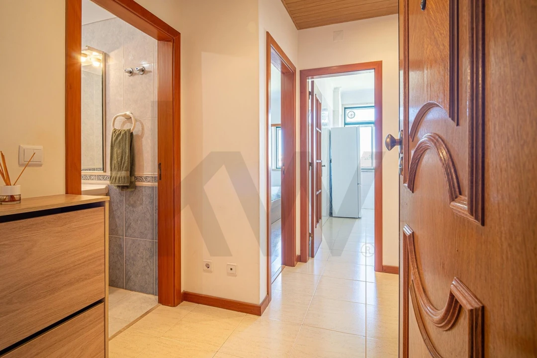 Apartamento T1 para Venda em Rio de Mouro Foto 1