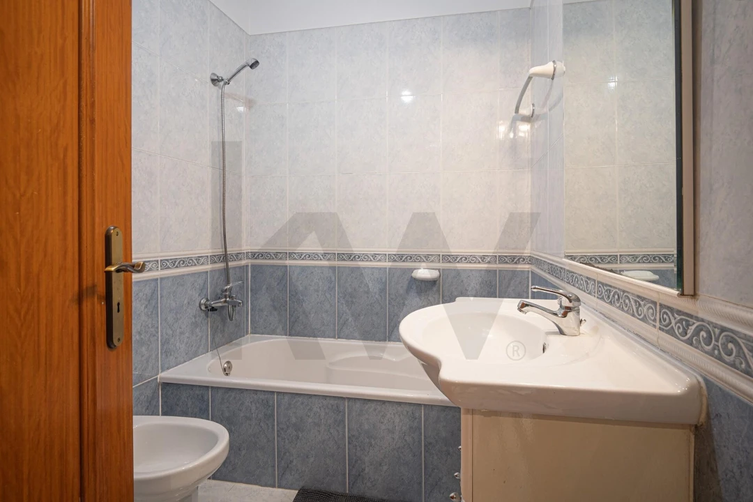 Apartamento T1 para Venda em Rio de Mouro Foto 12