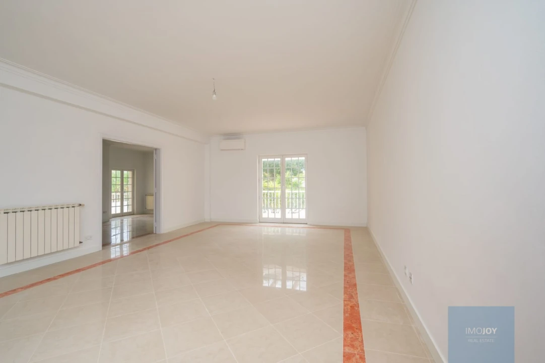 Moradia T4 para Venda em Corroios Foto 8