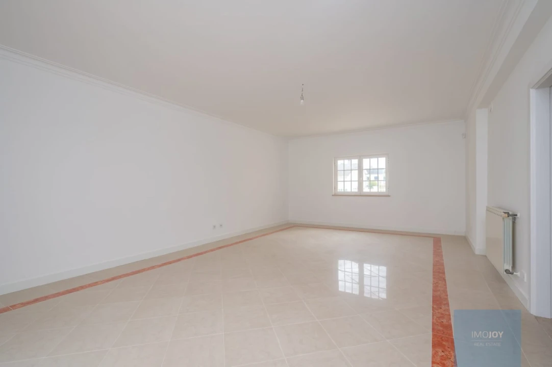 Moradia T4 para Venda em Corroios Foto 9