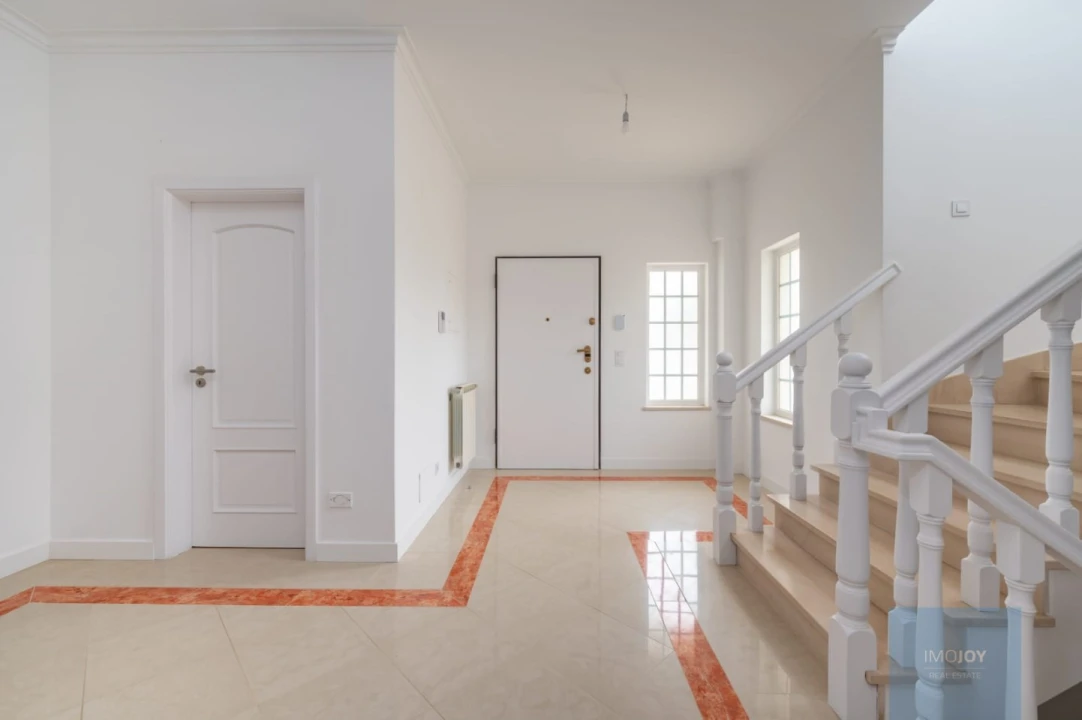 Moradia T4 para Venda em Corroios Foto 13