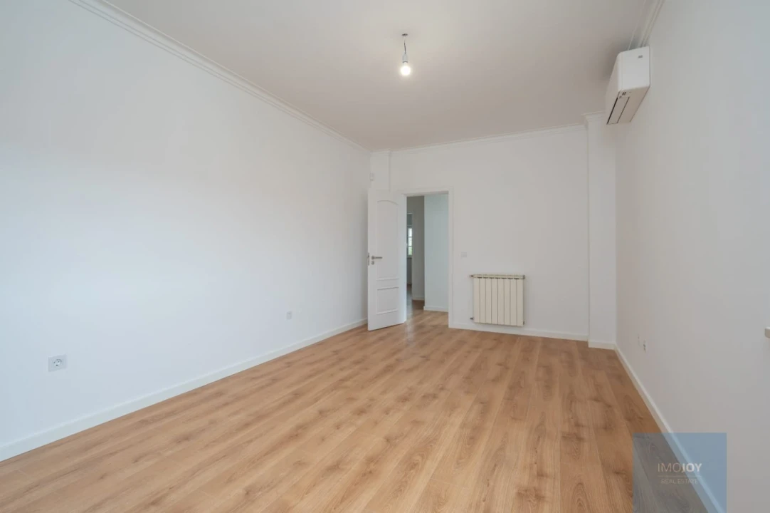 Moradia T4 para Venda em Corroios Foto 19