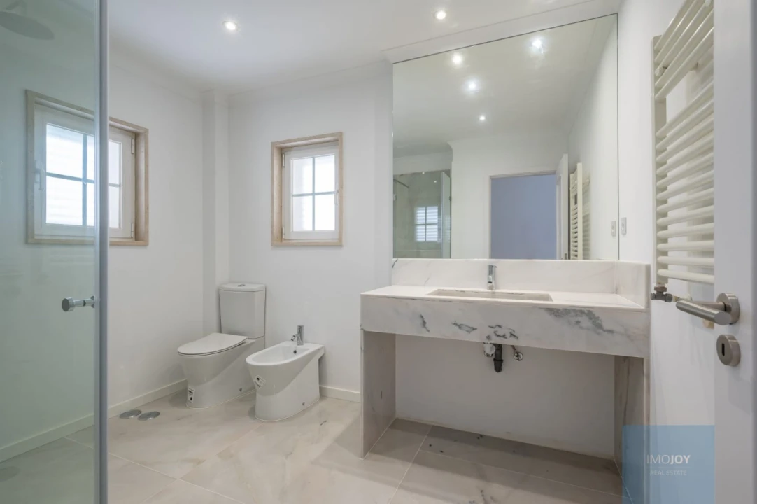 Moradia T4 para Venda em Corroios Foto 21