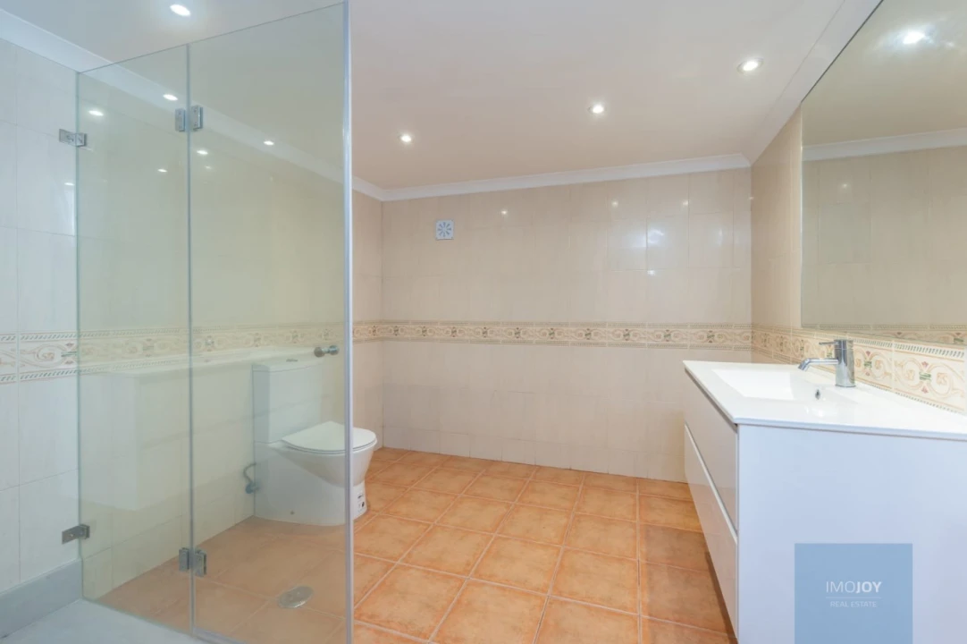 Moradia T4 para Venda em Corroios Foto 29