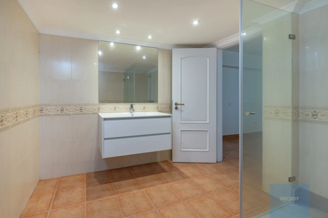 Moradia T4 para Venda em Corroios Foto 30