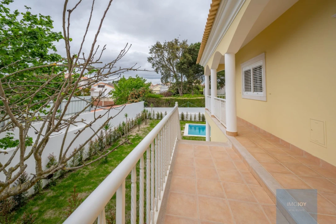 Moradia T4 para Venda em Corroios Foto 37