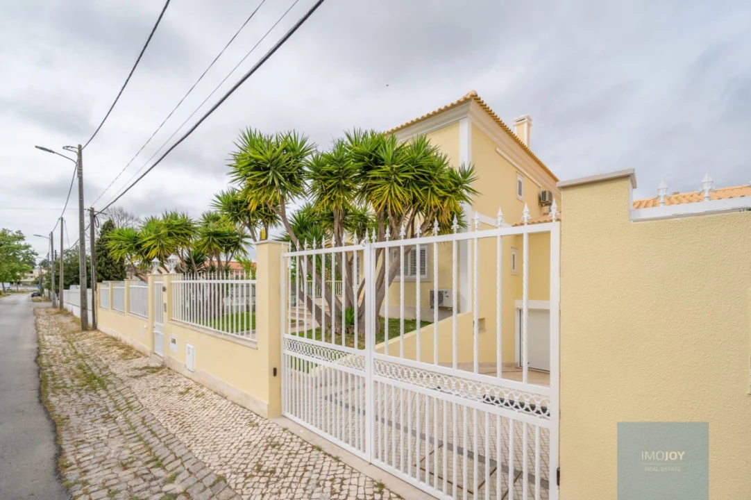 Moradia T4 para Venda em Corroios Foto 39