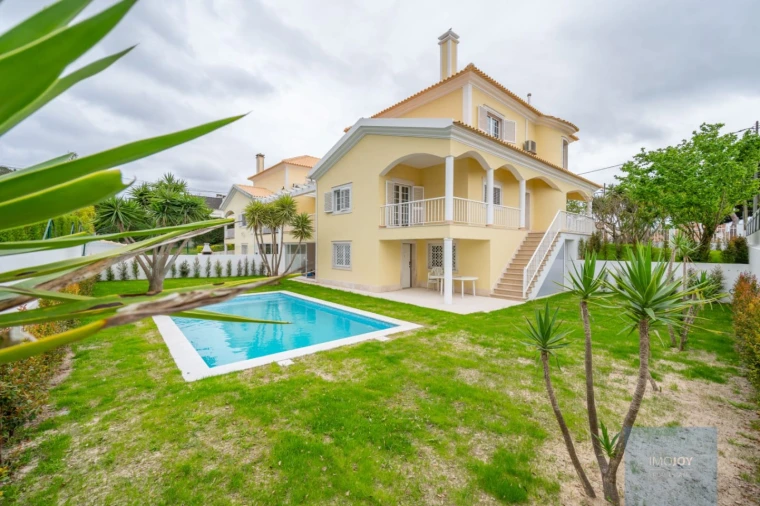 Moradia T4 para Venda em Corroios Foto 1