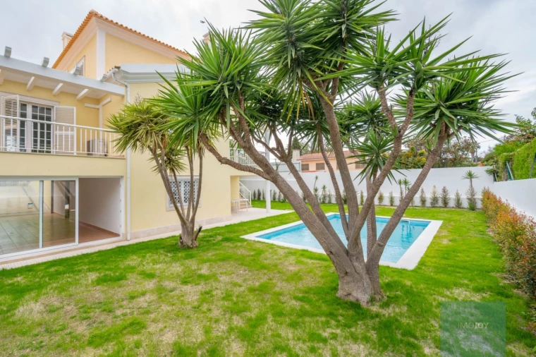 Moradia T4 para Venda em Corroios Foto 3