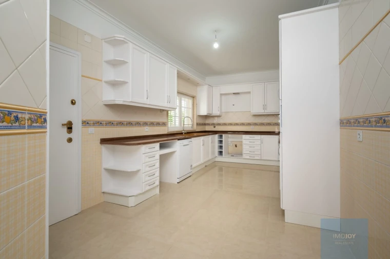 Moradia T4 para Venda em Corroios Foto 11