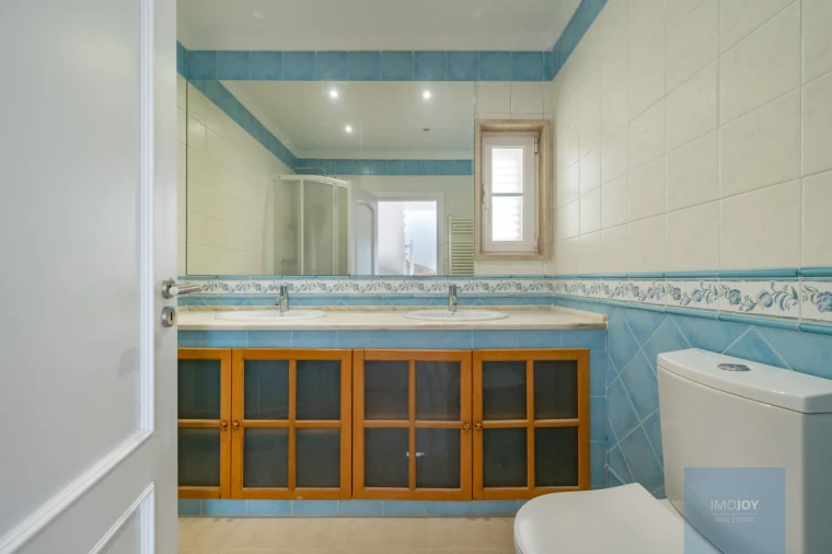 Moradia T4 para Venda em Corroios Foto 27