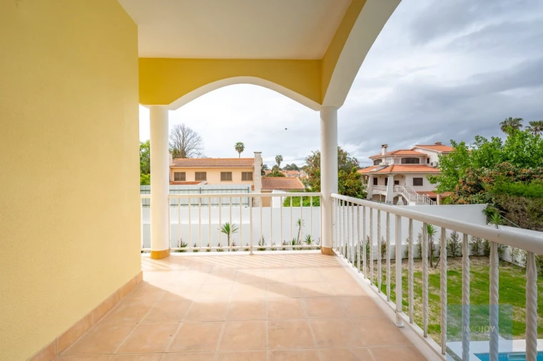 Moradia T4 para Venda em Corroios Foto 36